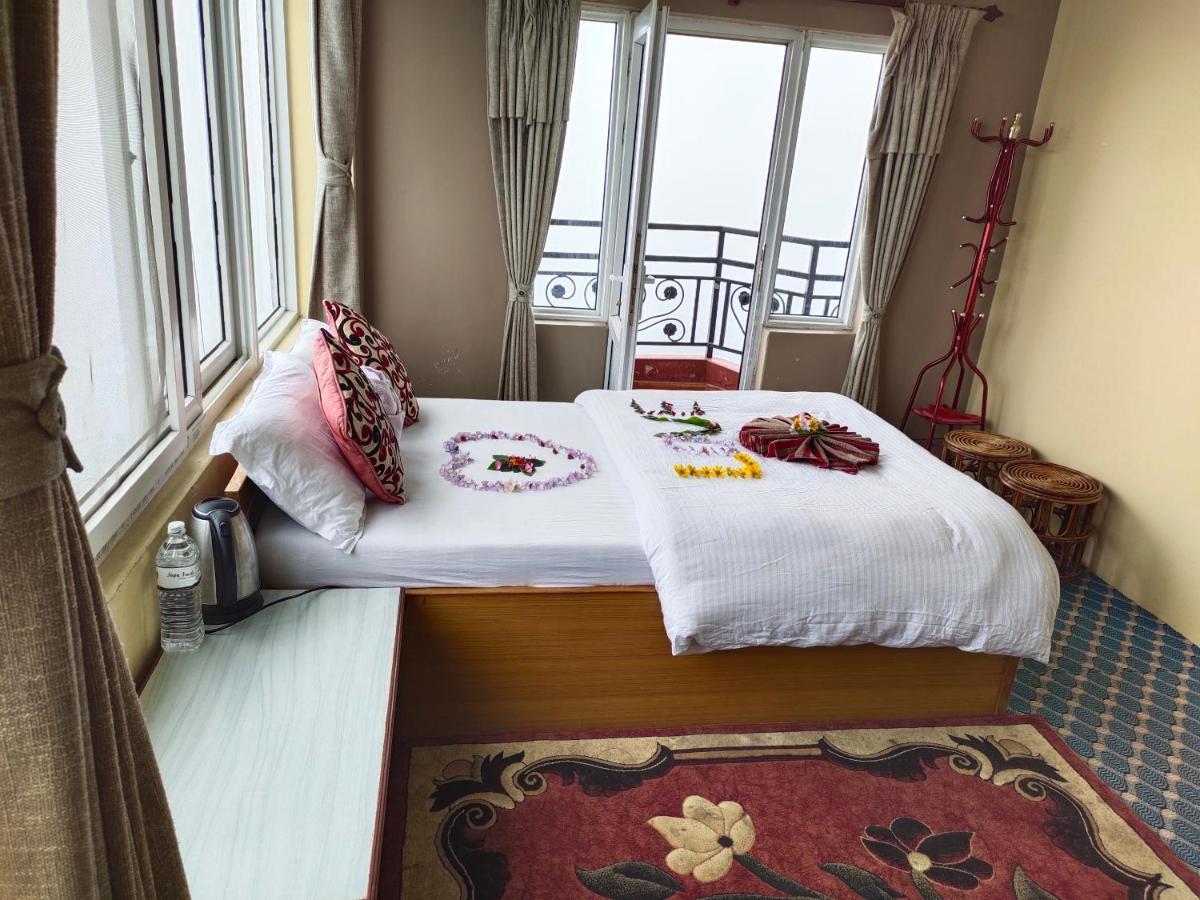 Hotel High Ground Inn Sarangkot Pokhara Bagian luar foto