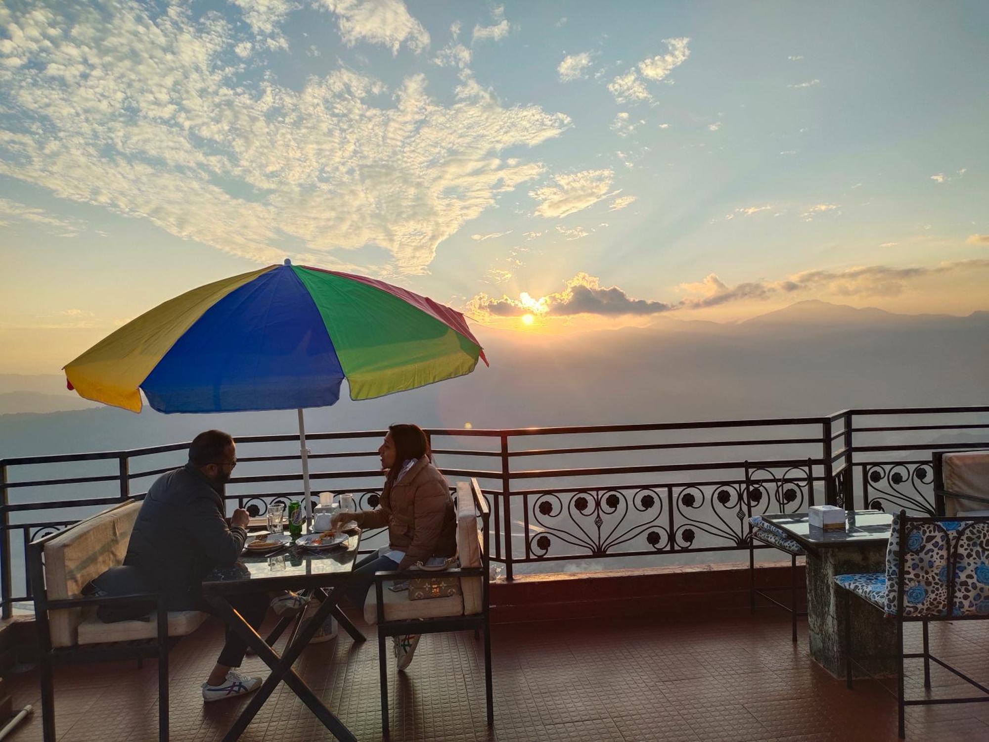 Hotel High Ground Inn Sarangkot Pokhara Bagian luar foto