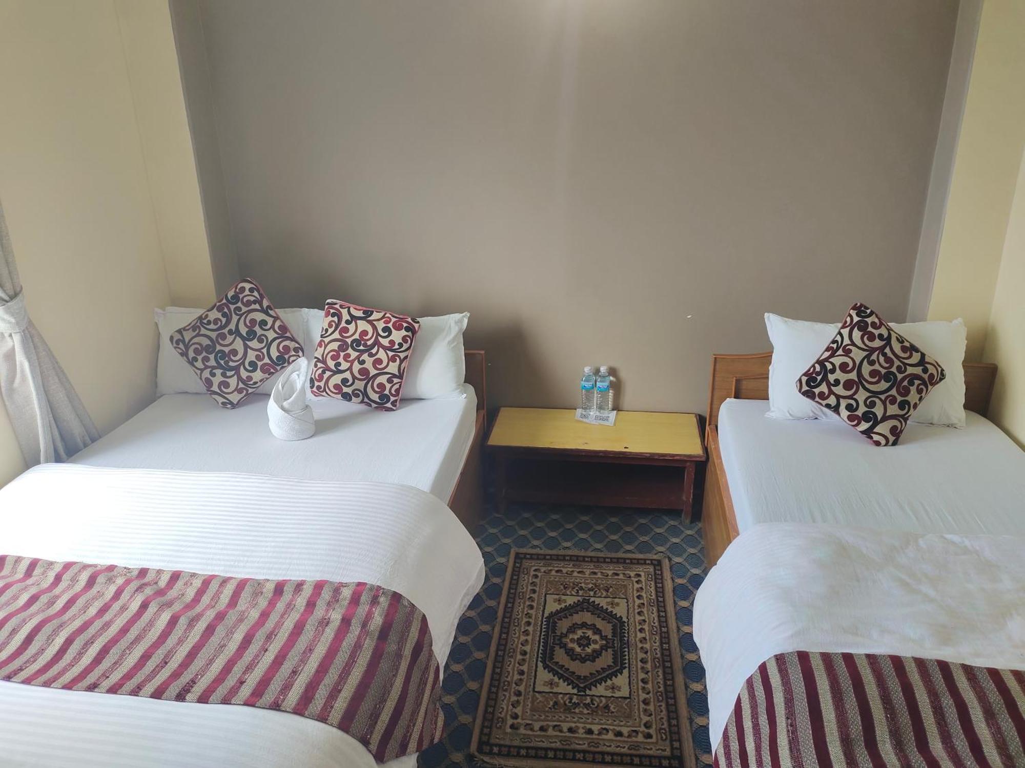 Hotel High Ground Inn Sarangkot Pokhara Ruang foto