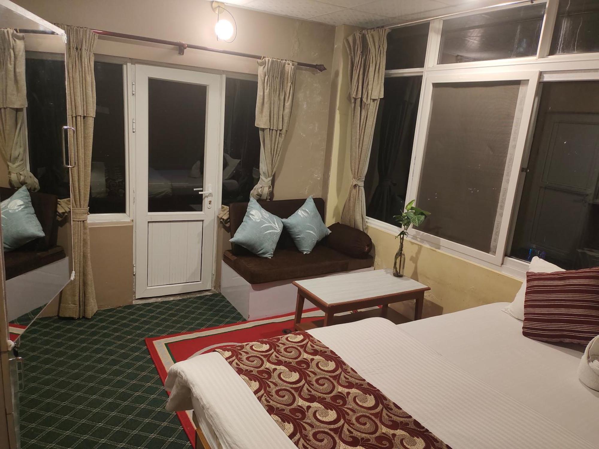 Hotel High Ground Inn Sarangkot Pokhara Bagian luar foto