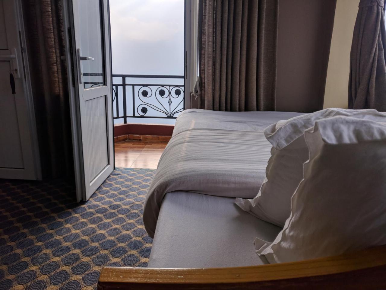 Hotel High Ground Inn Sarangkot Pokhara Bagian luar foto